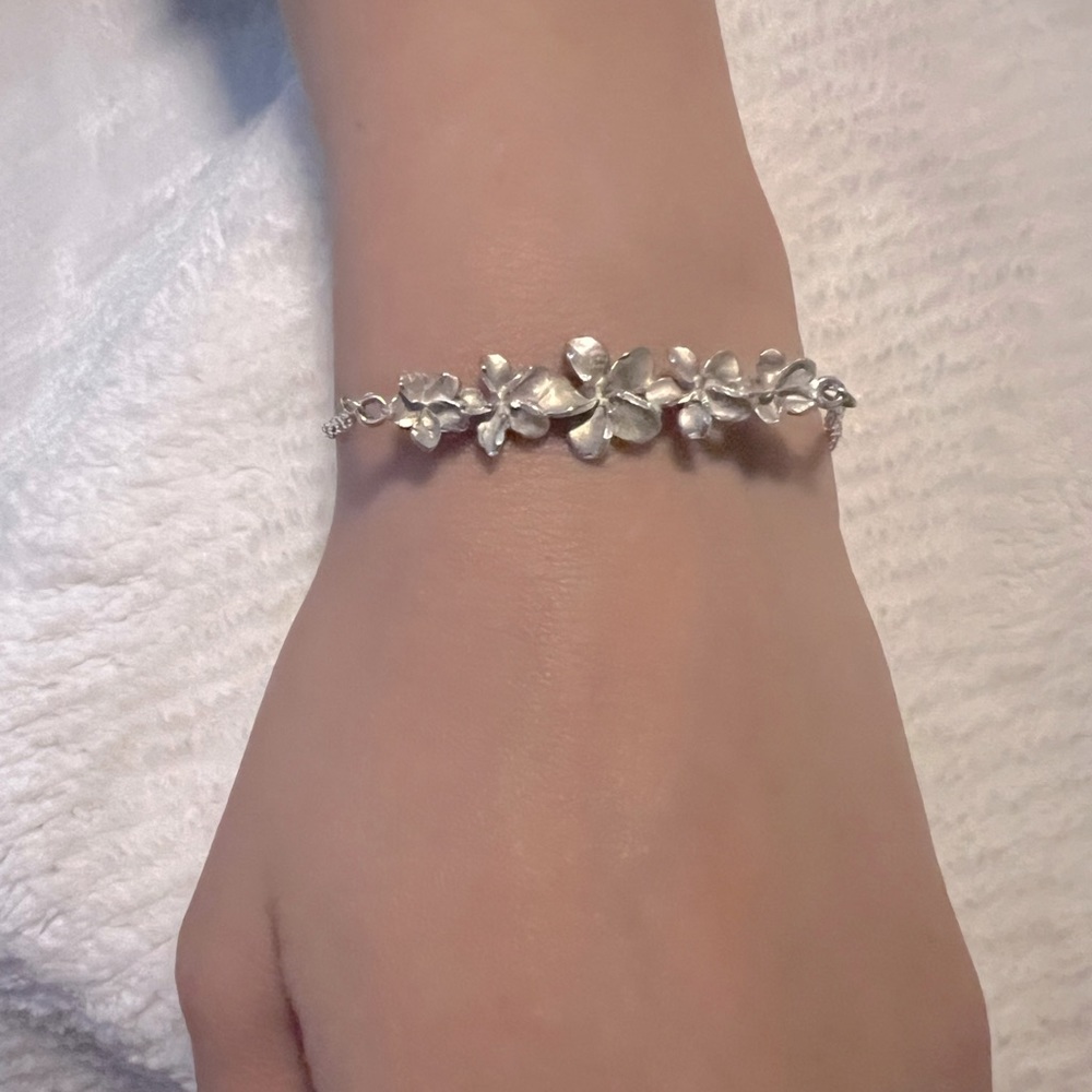 Chic Silver Floral Bracelet